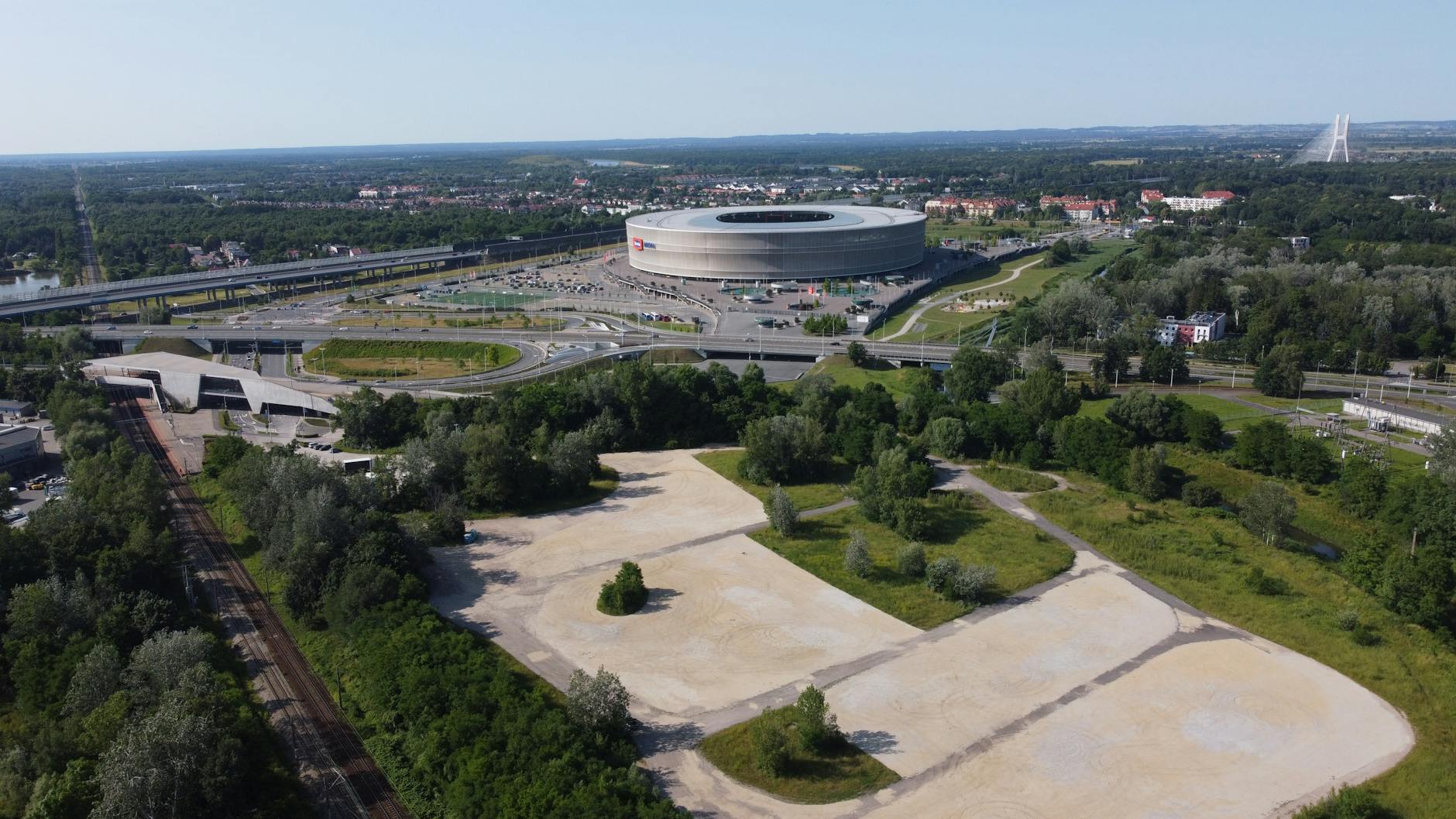 Stadion PGE GiEK GKS Bełchatów podczas emocjonującego meczu derbowego z Wartą Sieradz